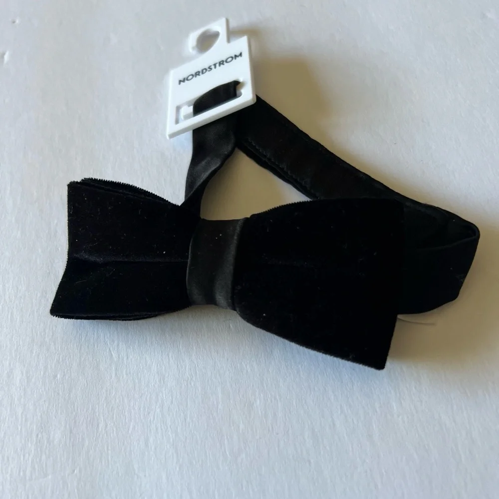 NORDSTROM FAMILY MOMENTS BOYS VELVET PRE-TIED BOW TIE BLACK OS ADJUSTABLE NWT